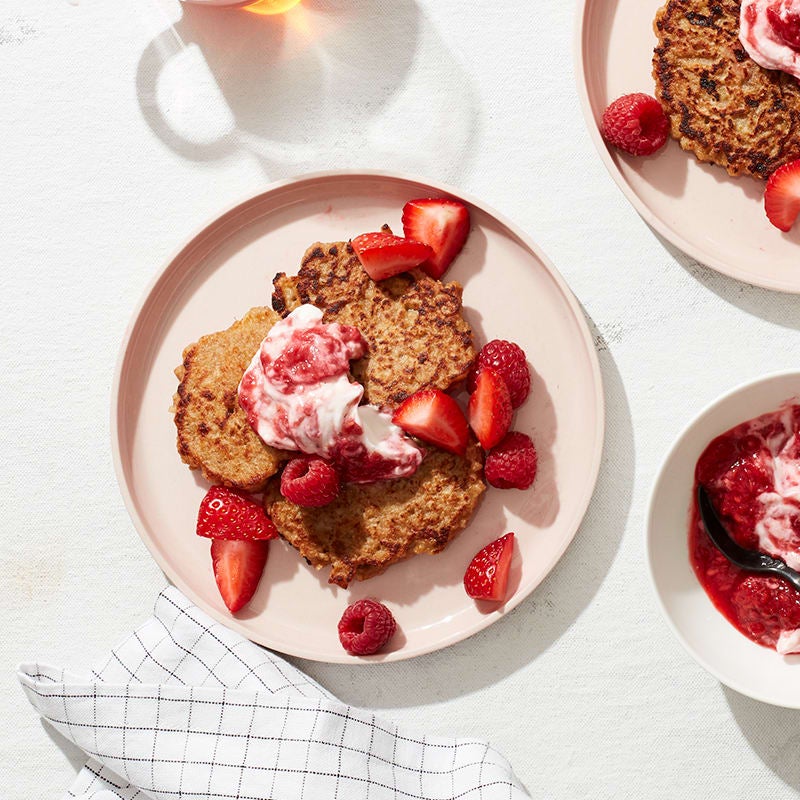 Overnight oat pancakes with berries