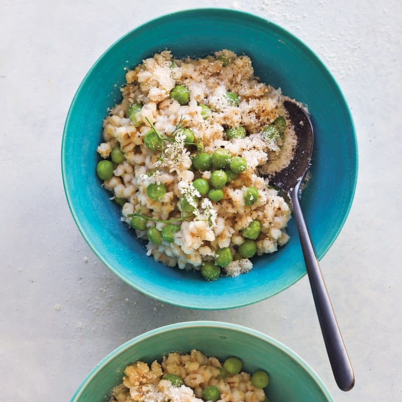 Slow-cooker risotto-style barley and peas