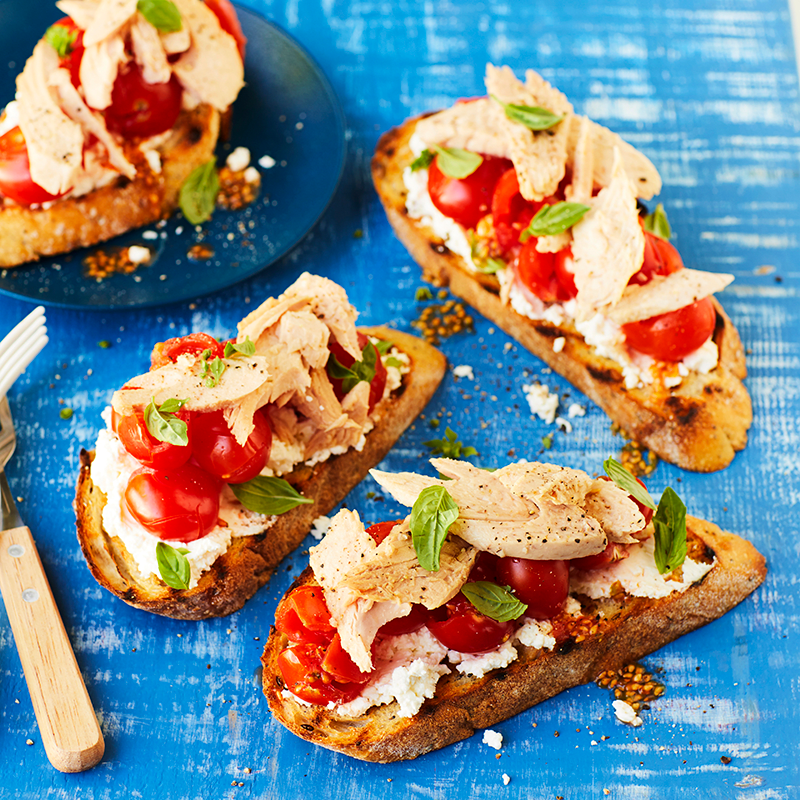 Photo of Garlic bread with crushed tomato and tuna by WW
