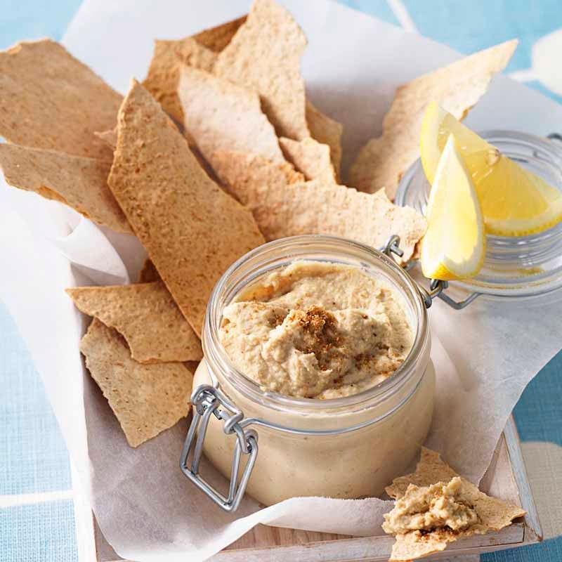Spiced hummus with lavash chips