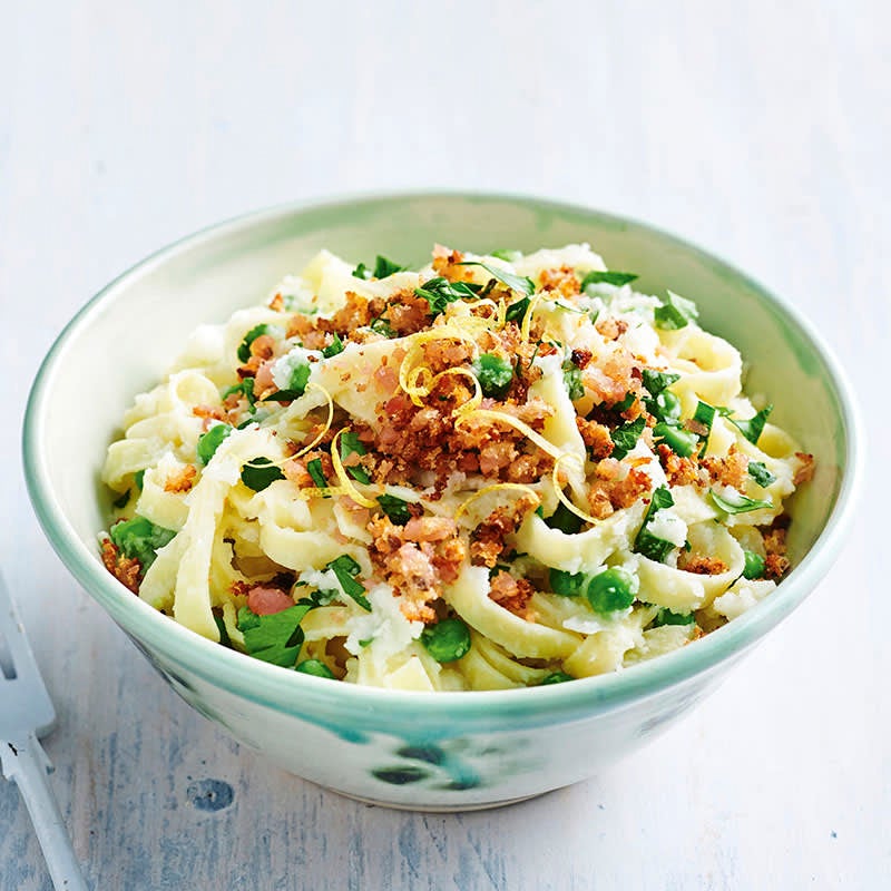 Photo of Fettuccine with creamy cauliflower, peas and bacon crumble by WW