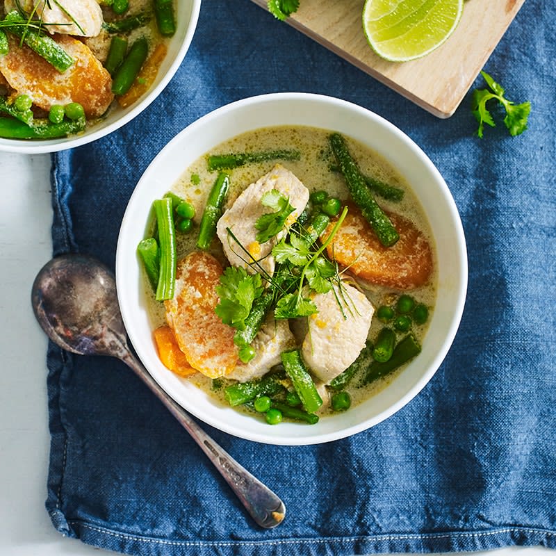 Slow-cooker green chicken curry