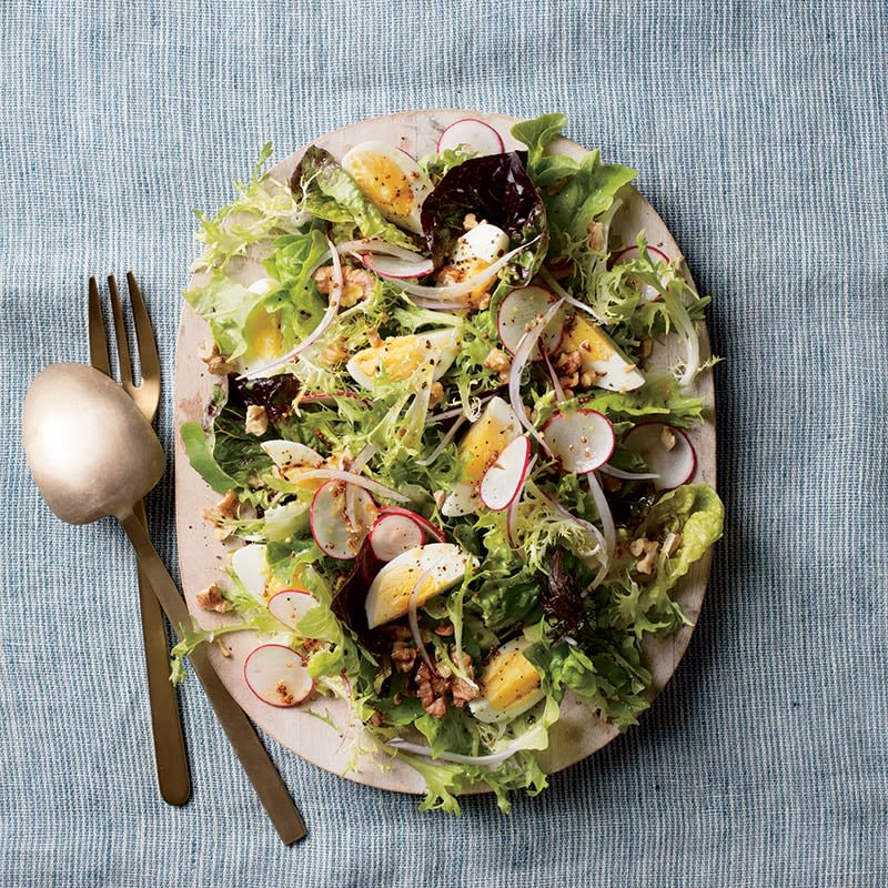 Baby greens salad with egg and walnuts