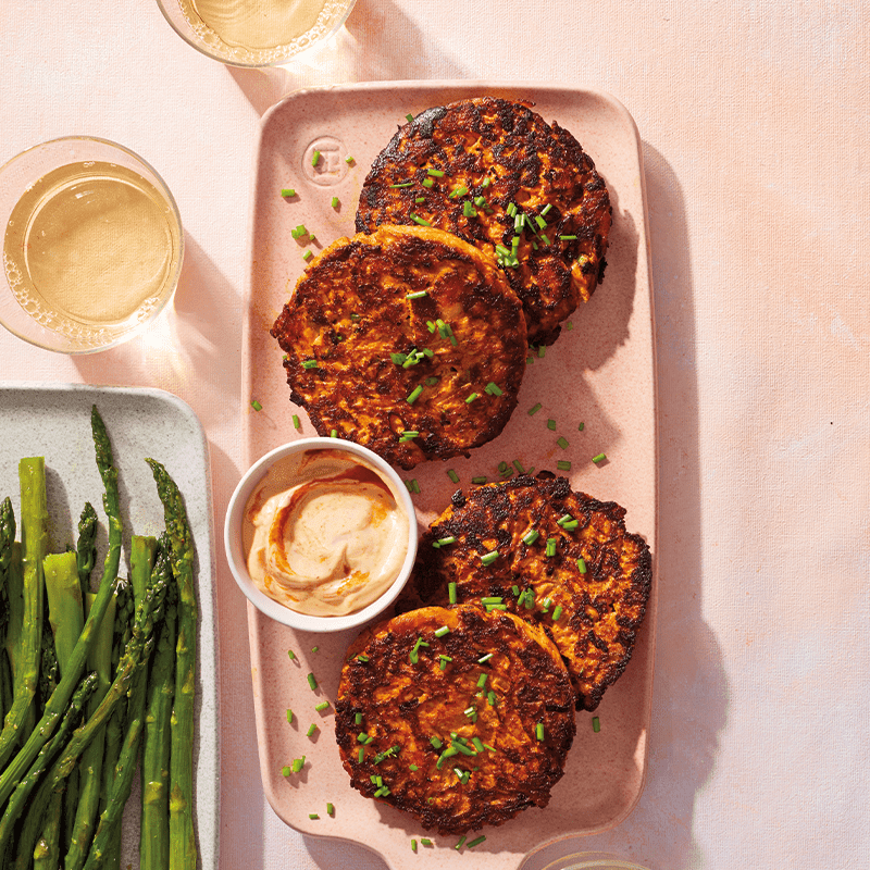 Red curry salmon cakes with sriracha mayo