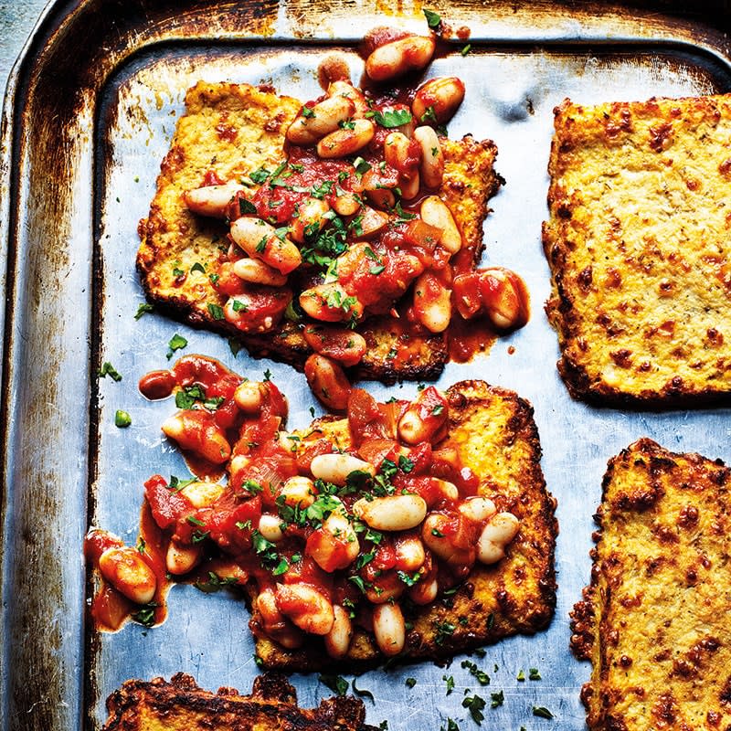 Cauliflower toasts with spicy baked beans