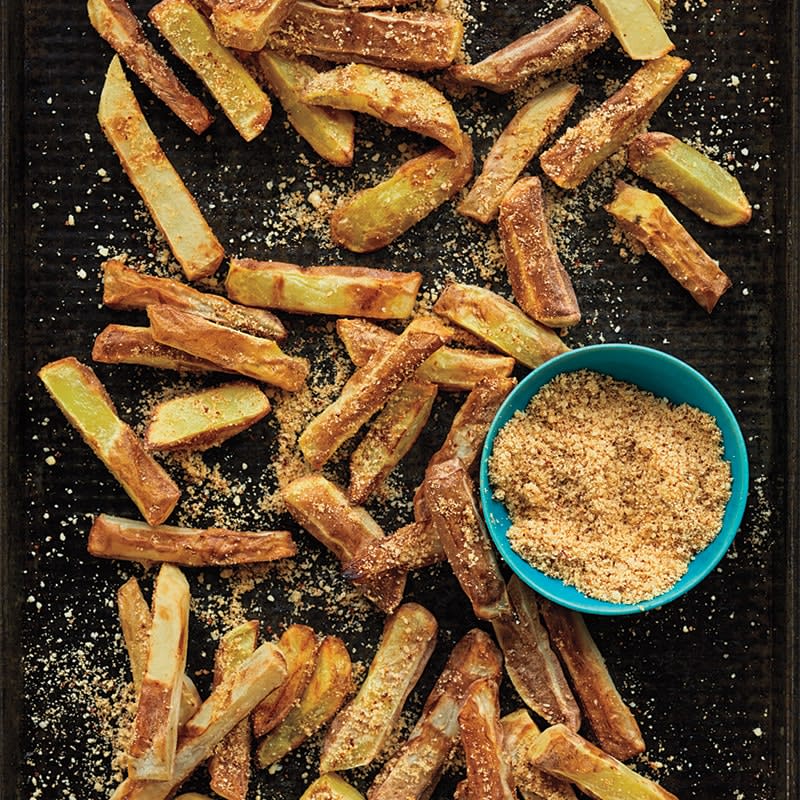 Cheese-dusted air fryer potato chips