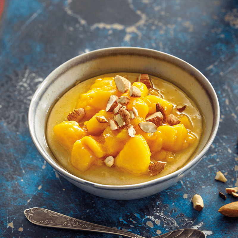 Semolina porridge with mango compote