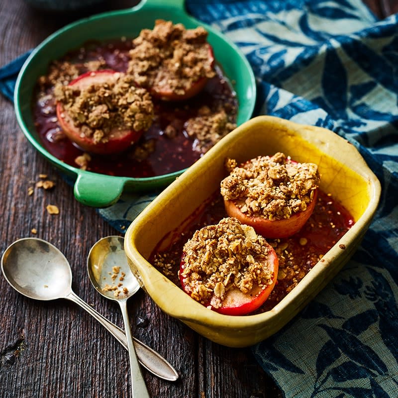 Baked apples with oaty crumb topping