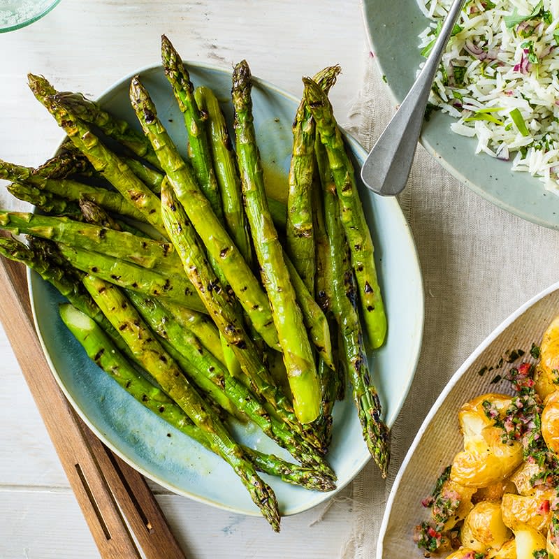 Photo of Grilled asparagus with lemon vinaigrette by WW