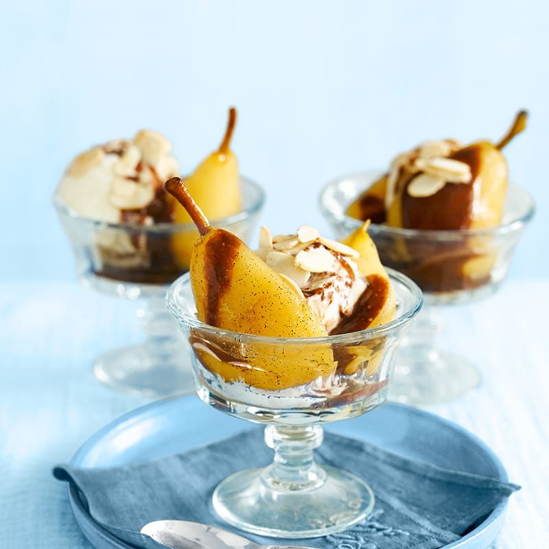 Poached vanilla pears with chocolate sauce